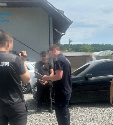6 тисяч доларів з людини: на Закарпатті затримали підозрюваних у переправленні чоловіків за кордон