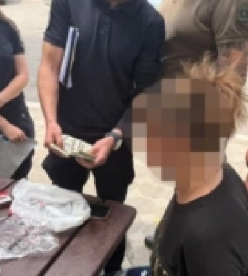 На Одещині ДБР затримало правоохоронця, який разом із матір’ю переправляв ухилянтів до Молдови