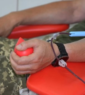 Крапля крові — шанс на життя: прикордонники Мукачівського загону стали донорами