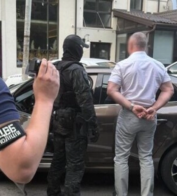За $4 тис. обіцяв працевлаштувати до поліції, а потім до свого відомства: Затримано високопосадовця служби судової охорони Львівщини, - Нацполіція. ФОТОрепортаж