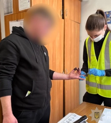 Поранив і пограбував військового: одесит отримав вісім років за напад