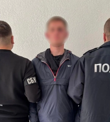 «Подарунок» на день народження: у Києві спалили автівку Героя України