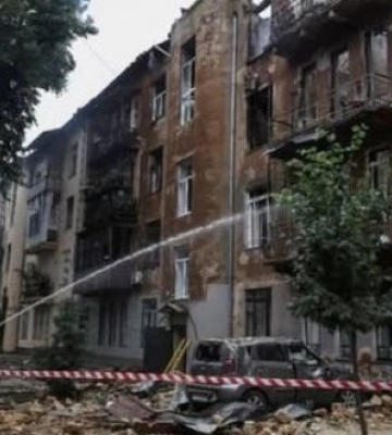 &quot;Превратилось в руины в одно мгновение&quot;: в Одессе российский дрон уничтожил дом спасателя