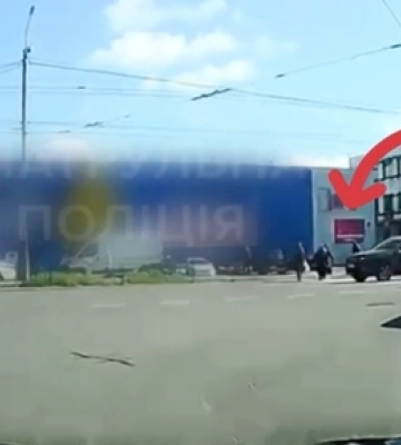 У Луцьку водій на очах у патрульних «пролетів» перед пішоходами (відео)