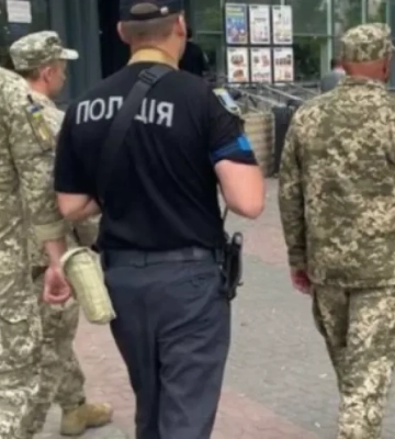 Мужчина уехал из ТЦК с болью, но травм не нашли Мужчина уехал из ТЦК с болью, но травм не нашли