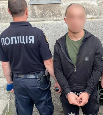 На Львівщині завзятий крадій під час затримання поранив поліцейського