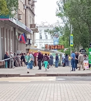 Жители оккупации «штурмуют» офисы местного мобильного оператора — что происходит в Донецке