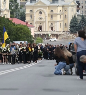 У Тернополі попрощалися з поліцейським Олександром Вінічуком, який загинув на Донеччині