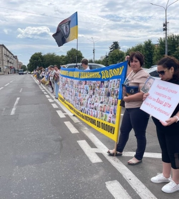&quot;Він мені сказав, що повернеться&quot;: у Черкасах відбулася акція на підтримку полонених і зниклих безвісти