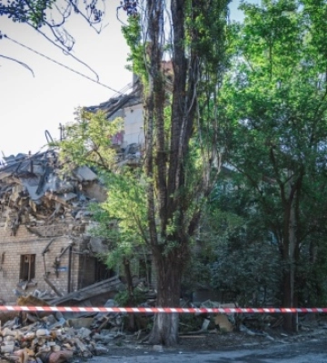 У Краматорську з-під завалів будинку дістали тіла двох жінок, пошукові роботи тривають