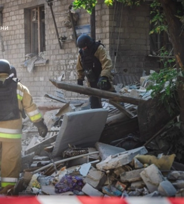 Росія влучила в будинок в одному із міст Донецької області: є загиблі, троє людей — під завалами