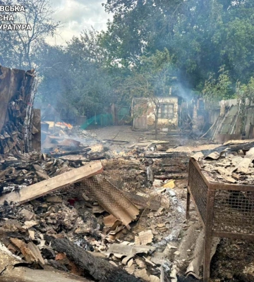 FPV-дрони вдарили по Постольному на Харківщині: 80-річний чоловік зазнав опіків FPV-дрони вдарили по Постольному на Харківщині: 80-річний чоловік зазнав опіків