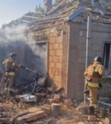 На Миколаївщині вогнеборці ліквідували наслідки масованого обстрілу по Очакову