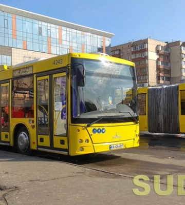 У Києві через ворожу атаку змінений рух громадського транспорту біля станції метро «Святошин»