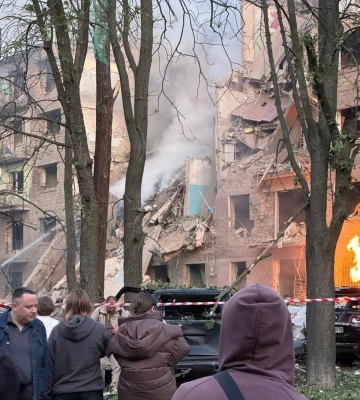 Росія атакувала Київ та область ракетами й дронами, під завалами у столиці є люди