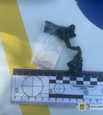 У Києві обрано запобіжний захід затриманому за вуличний збут амфетаміну. ФОТО