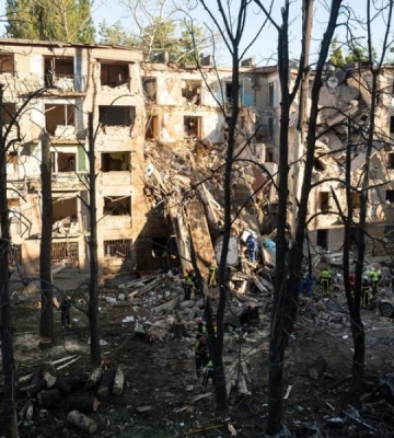Внаслідок російської атаки у Києві зруйнована п&#039;ятиповерхівка, є загиблі