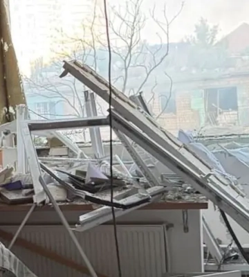 «Нам пощастило, всі живі»: внаслідок обстрілу Києва зруйнована квартира Тараса Тополі