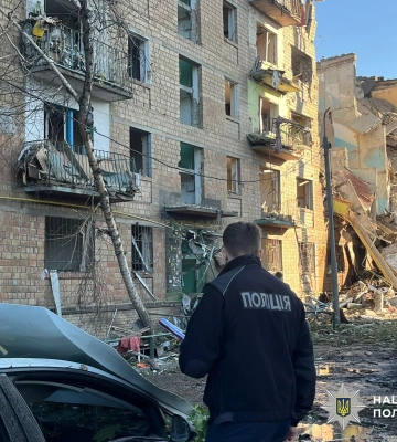 Кількість загиблих у Києві зросла до чотирьох, під завалами будинку у Шевченківському районі ще є люди — МВС