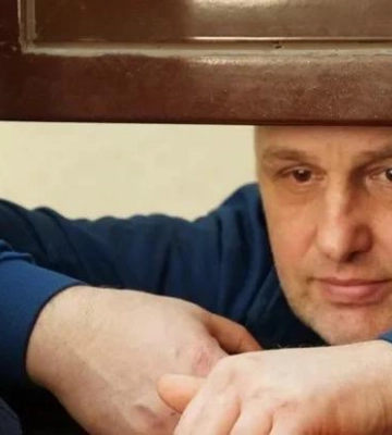 Український журналіст Владислав Єсипенко зустрівся з родиною у Чехії після чотирьох років ув’язнення у Криму — відео