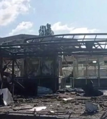 Метро &quot;Святошин&quot; частично закрыли после обстрела Киева — разбит вход и остановка