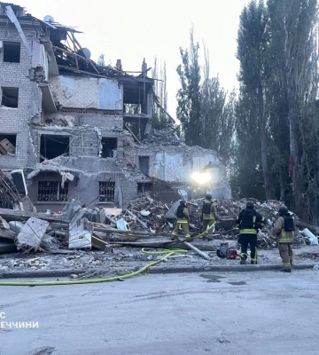 Авіаудар по Краматорську: рятувальна операція триває, під завалами шукають одну людину