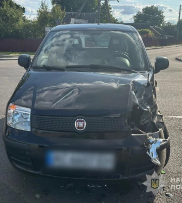 У Луцьку водій автомобіля Fiat зіткнувся із мотоциклом: двоє людей травмувалося