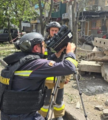 У Краматорську другий день триває рятувальна операція: вже розібрано 230 тонн. ФОТОрепортаж