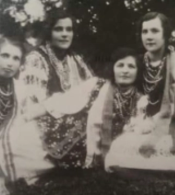 П'ять любомльських красунь: опублікували фото з Любомля 1920-х років