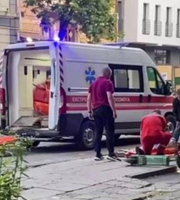 У Львові госпіталізували 17-річну дівчину, яка впала з електросамоката
