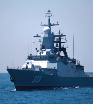 Военные корабли РФ начали сопровождать "теневые" танкеры через Ла-Манш