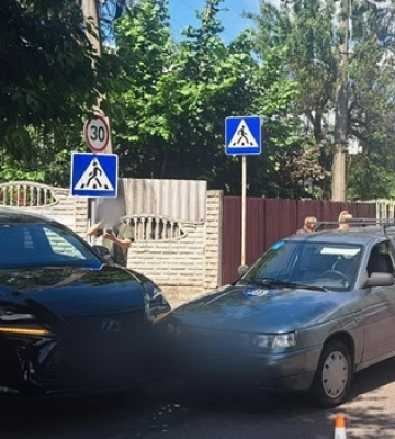 У Луцьку тролейбус спричинив аварію із двома легковиками