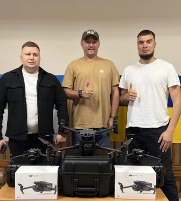 Рівненська громада передала ще 5 дронів для наших захисників