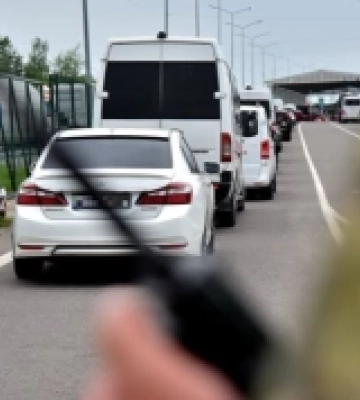 Понад 100 тисяч людей перетнули кордон на Львівщині за вихідні: де найбільші черги