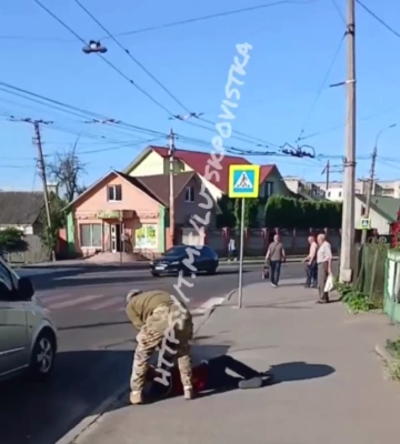 Імітував втрату свідомості: у Луцьку військові ТЦК затримали чоловіка