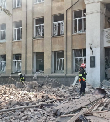 Авиаудар по Краматорску: из-под завалов извлекли тела 4 жертв. ВИДЕО