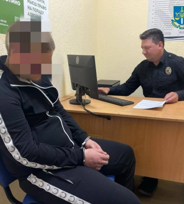 На Сумщині затримали молодика, який підпалював автомобілі військових і релейні шафи