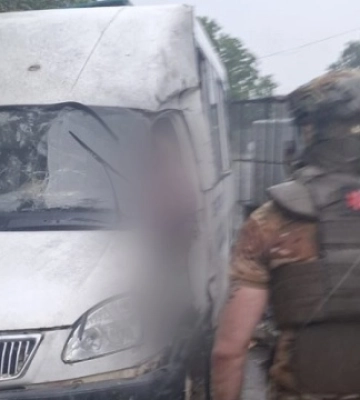 Росіяни вдарили дроном по маршрутці у Костянтинівці - водій загинув, є поранений