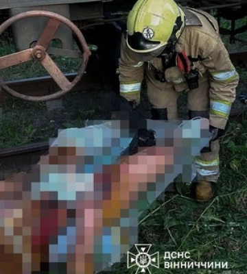 На Вінниччині 13-річного підлітка уразило струмом на вагоні потяга: він у важкому стані На Вінниччині 13-річного підлітка уразило струмом на вагоні потяга: він у важкому стані