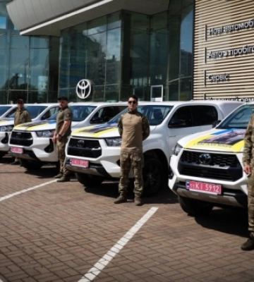 Київщина передала бійцям тероборони нові пікапи Toyota
