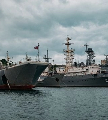 Бійці ВМС ЗСУ показали момент знищення російського катера разом із десантом — відео