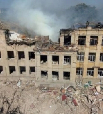Росіяни розбомбили школу Ломаченка на Одещині: як відреагував боксер