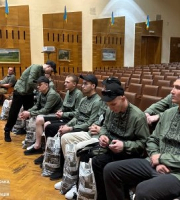 Представники Миколаївської ОВА зустрілися з військовими, звільненими з полону