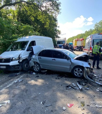 Біля Тростянця у ДТП потрапили п’ять автомобілів: шестеро постраждалих
