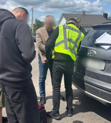 На Житомирщині посадовця міськради підозрюють у вимаганні та отримання хабаря
