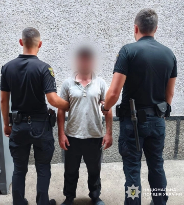 У Виноградові чоловік обікрав водійку, яка його підвозила