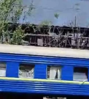 &quot;По гражданским среди белого дня&quot;: в ЦПД показали кадры изуродованного поезда в Днепре