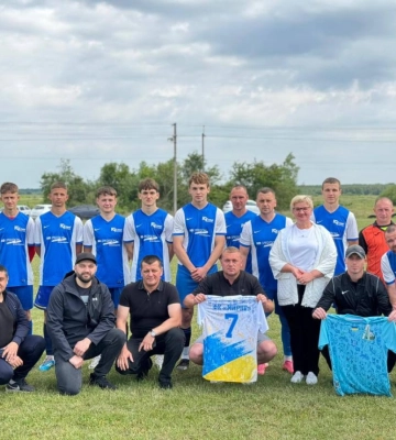 «Акріс Агро» (група AST) подарувала комплекти футбольної форми командам Малолюбашанської громади на Рівненщині