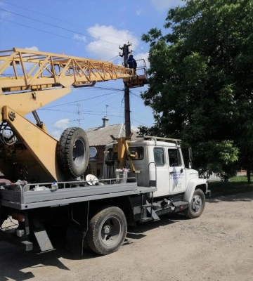 Працівники КП «Міськсвітло» продовжують покращувати вуличне освітлення в Сумах