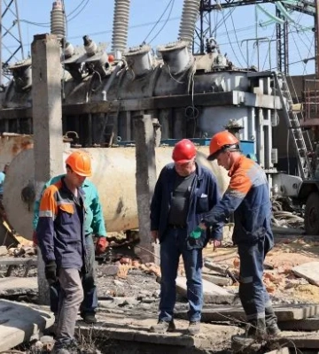 Російські дрони двічі атакували бригаду енергетиків на прифронтовій території Запорізькій області: є поранений